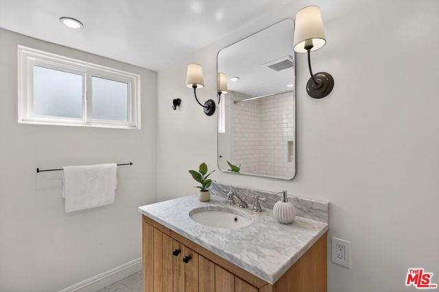 4563 Finley Avenue 3, Los Angeles, CA 90027