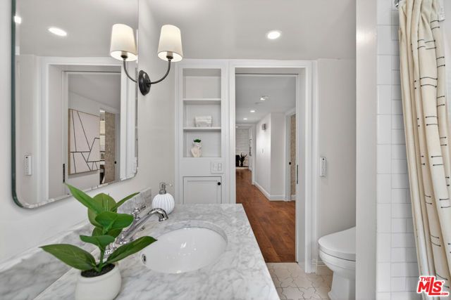 4563 Finley Avenue 3, Los Angeles, CA 90027