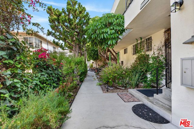 4563 Finley Avenue 3, Los Angeles, CA 90027