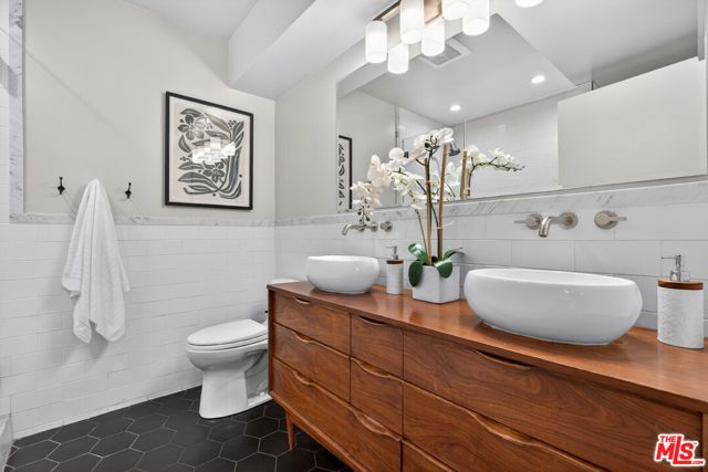 4563 Finley Avenue 3, Los Angeles, CA 90027