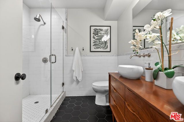 4563 Finley Avenue 3, Los Angeles, CA 90027