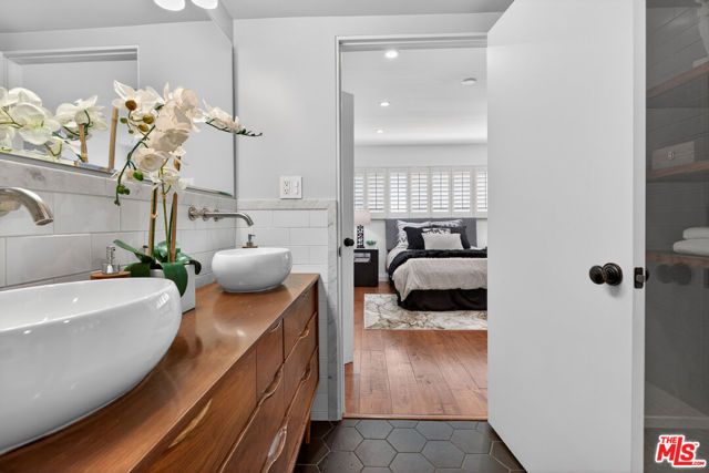4563 Finley Avenue 3, Los Angeles, CA 90027