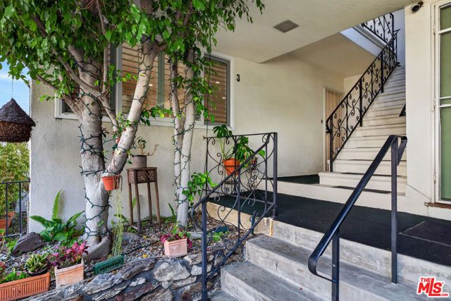 4563 Finley Avenue 3, Los Angeles, CA 90027