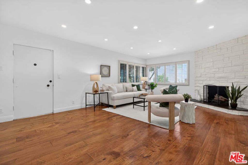 4563 Finley Avenue 3, Los Angeles, CA 90027