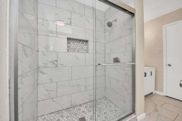 11618 Hillcroft Avenue, Houston, TX 77035