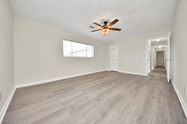 11618 Hillcroft Avenue, Houston, TX 77035