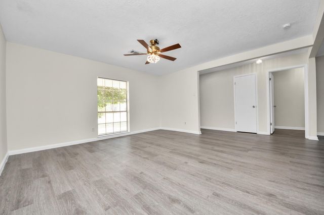 11618 Hillcroft Avenue, Houston, TX 77035