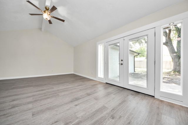 11618 Hillcroft Avenue, Houston, TX 77035