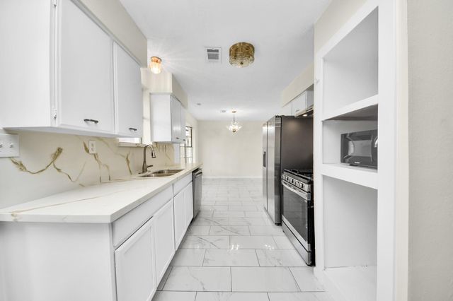 11618 Hillcroft Avenue, Houston, TX 77035
