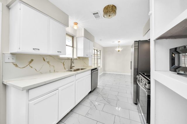 11618 Hillcroft Avenue, Houston, TX 77035