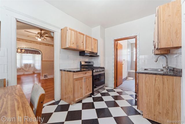 8632 Smart Street, Detroit, MI 48210