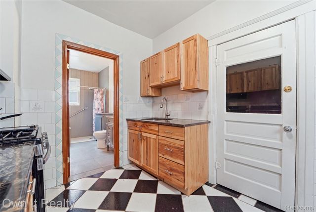 8632 Smart Street, Detroit, MI 48210