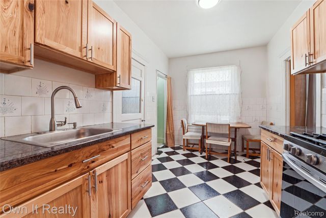 8632 Smart Street, Detroit, MI 48210