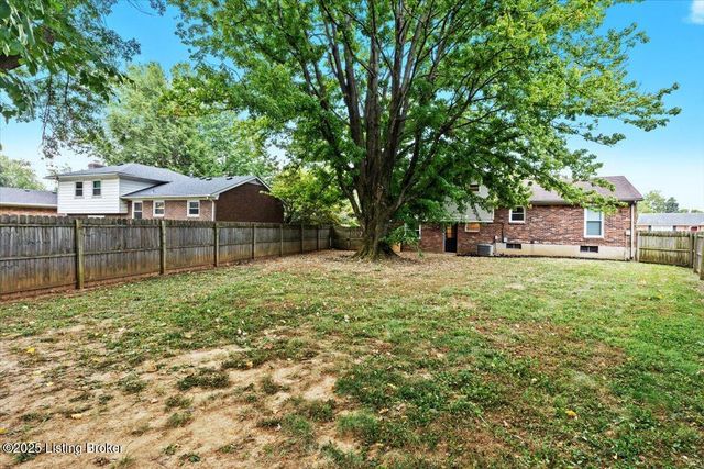 9205 Auburn Ave, Jeffersontown, KY 40299