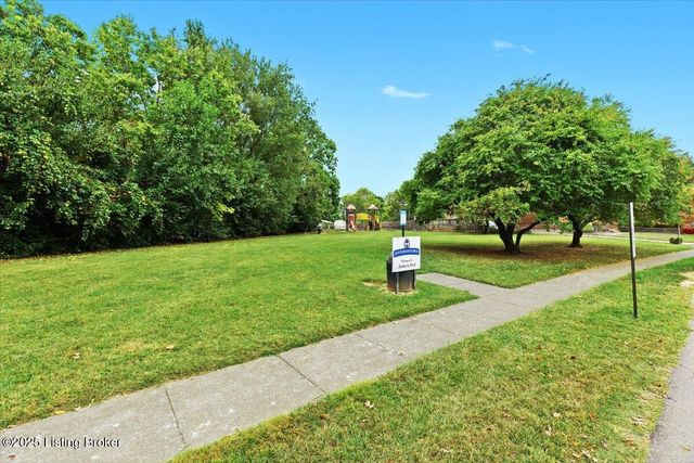 9205 Auburn Ave, Jeffersontown, KY 40299