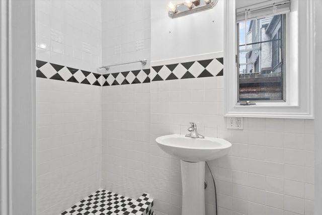 53 Hancock St 8, Boston, MA 02114
