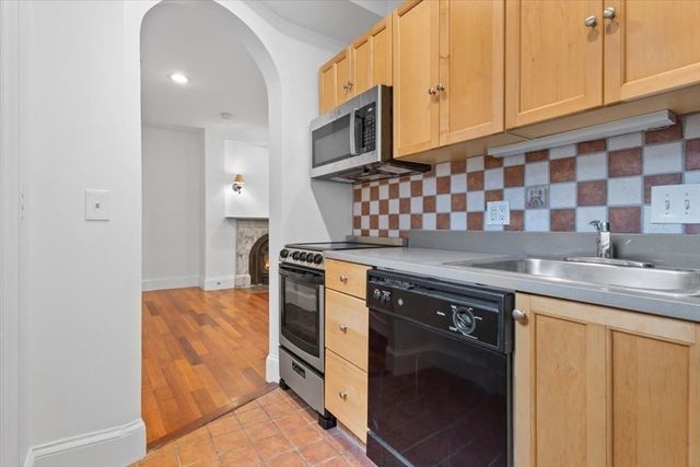 53 Hancock St 8, Boston, MA 02114