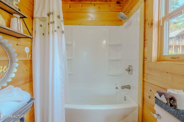 2109 Memory Way, Sevierville, TN 37876