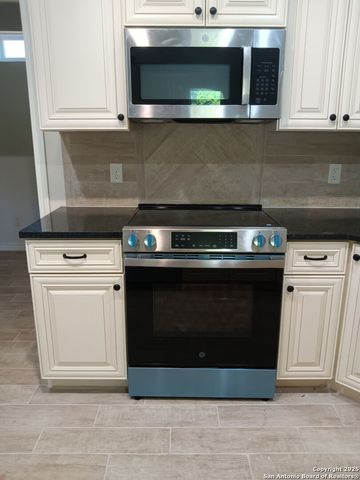 319 Club View E, Seguin, TX 78155