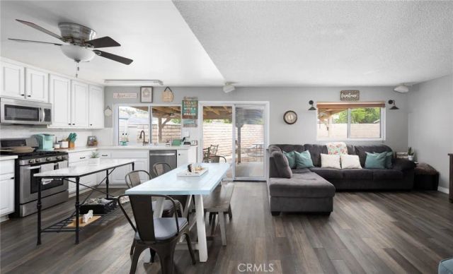 21515 Alaminos, Saugus, CA 91350