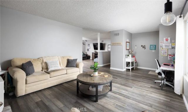 21515 Alaminos, Saugus, CA 91350