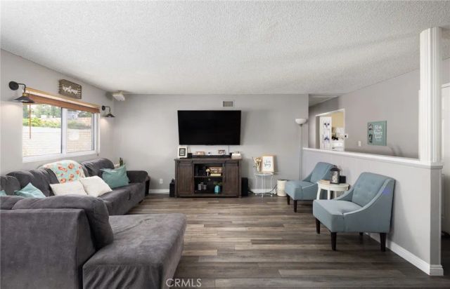 21515 Alaminos, Saugus, CA 91350