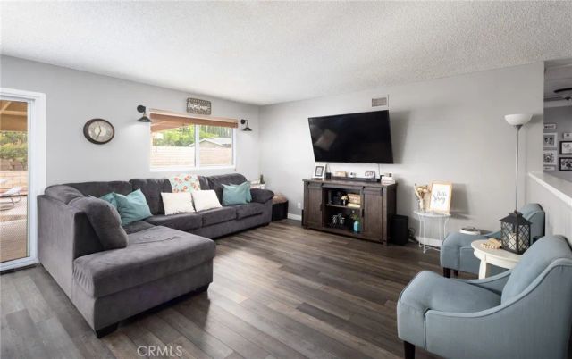 21515 Alaminos, Saugus, CA 91350