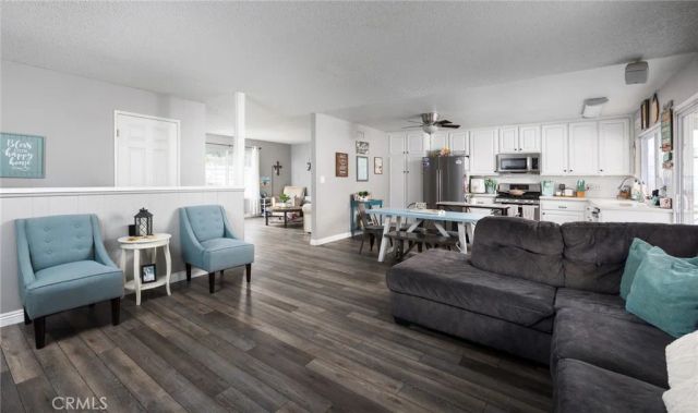 21515 Alaminos, Saugus, CA 91350