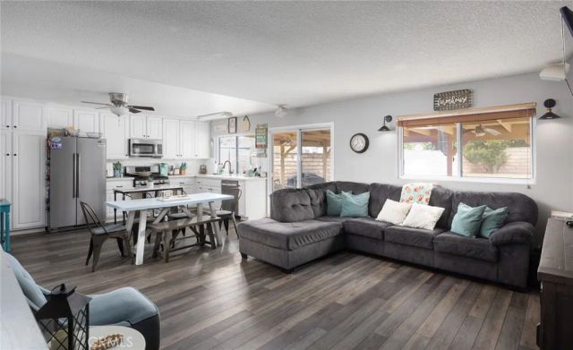 21515 Alaminos, Saugus, CA 91350