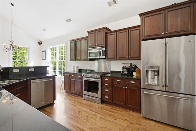 109 Martins Pointe Drive, Seneca, SC 29678