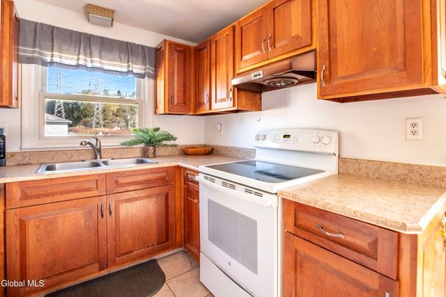 61 Phillips Road, Rensselaer, NY 12144