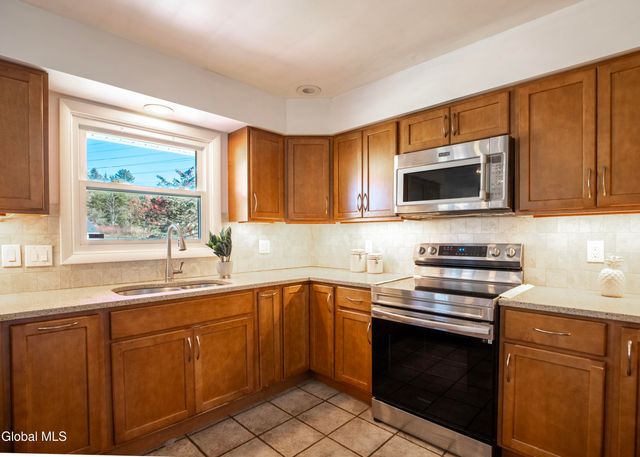 61 Phillips Road, Rensselaer, NY 12144