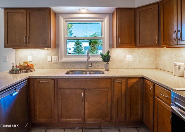 61 Phillips Road, Rensselaer, NY 12144