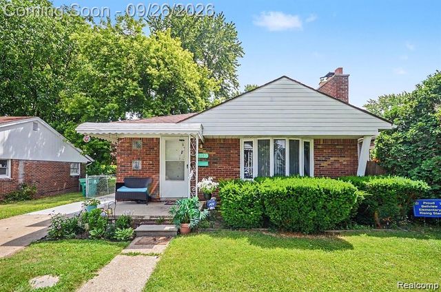 23116 Beechwood Avenue, Eastpointe, MI 48021