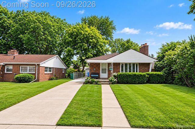 23116 Beechwood Avenue, Eastpointe, MI 48021