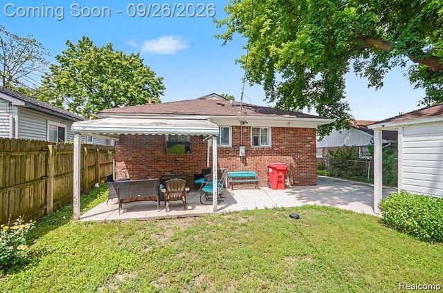 23116 Beechwood Avenue, Eastpointe, MI 48021