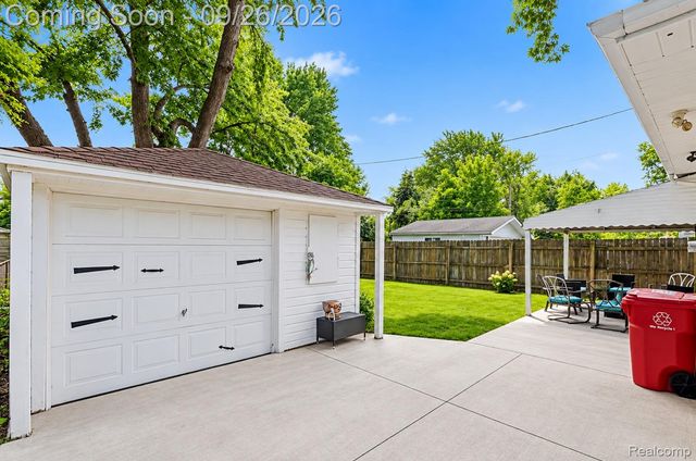 23116 Beechwood Avenue, Eastpointe, MI 48021