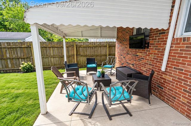 23116 Beechwood Avenue, Eastpointe, MI 48021