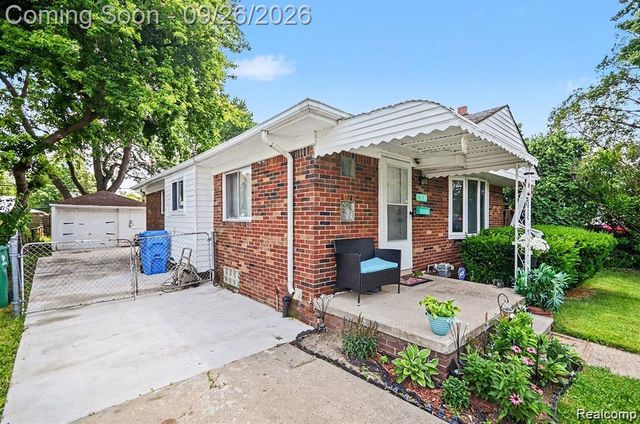 23116 Beechwood Avenue, Eastpointe, MI 48021