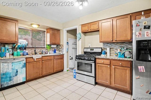 23116 Beechwood Avenue, Eastpointe, MI 48021