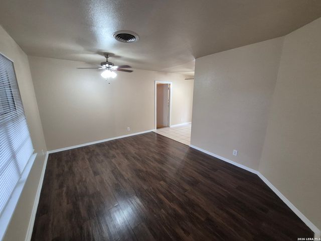 5211 CINDERELLA ST, Kirby, TX 78219