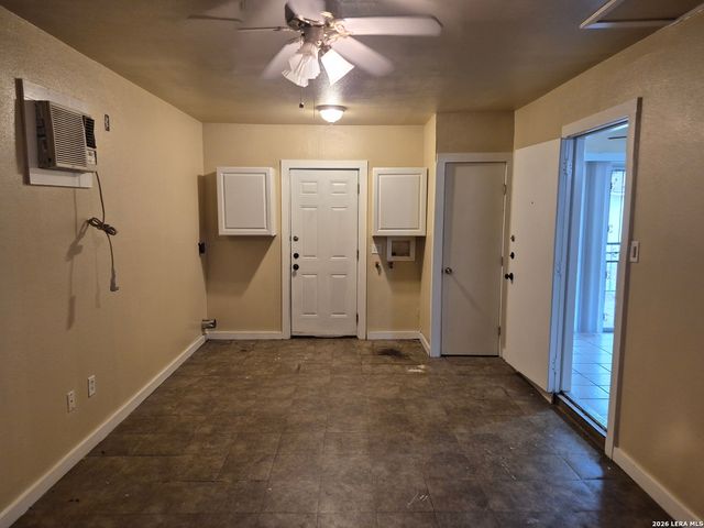 5211 CINDERELLA ST, Kirby, TX 78219