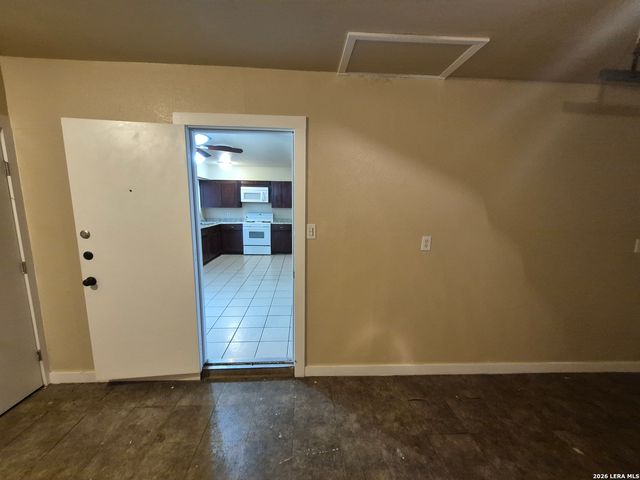 5211 CINDERELLA ST, Kirby, TX 78219