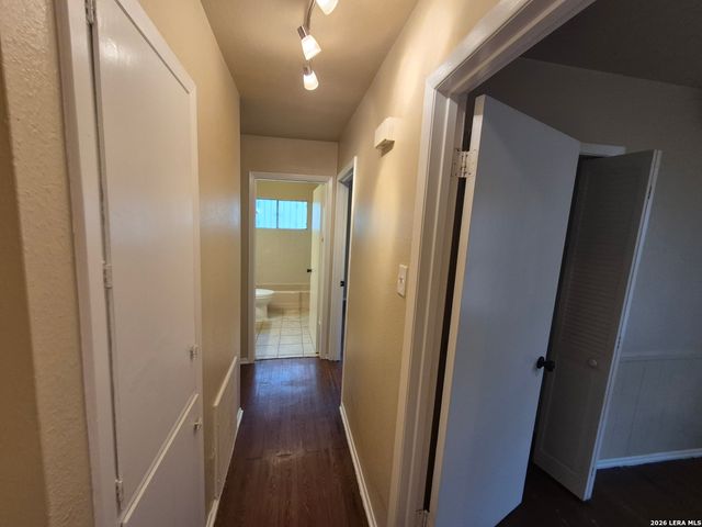 5211 CINDERELLA ST, Kirby, TX 78219