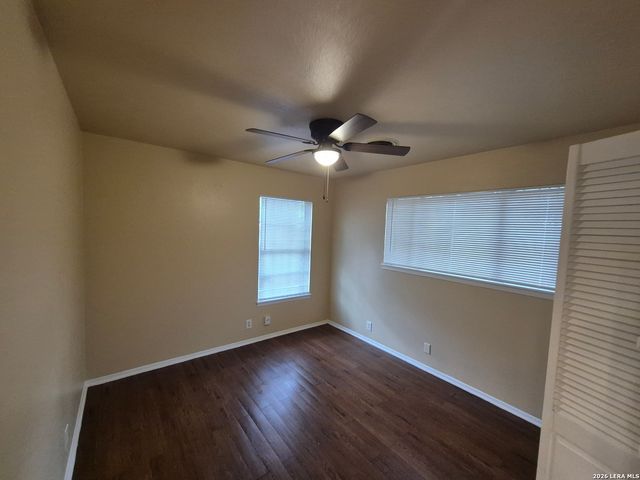 5211 CINDERELLA ST, Kirby, TX 78219