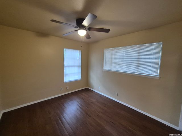 5211 CINDERELLA ST, Kirby, TX 78219