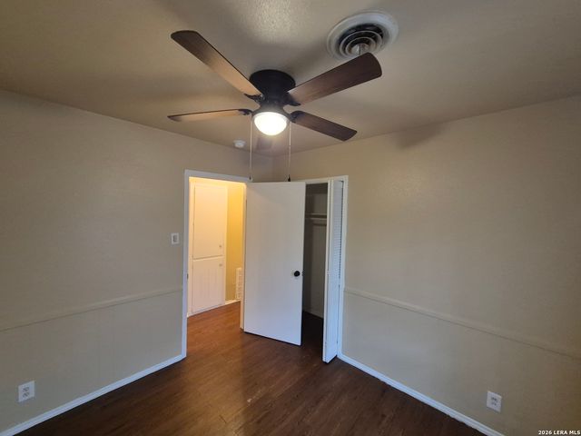 5211 CINDERELLA ST, Kirby, TX 78219