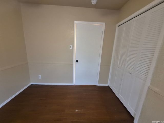 5211 CINDERELLA ST, Kirby, TX 78219