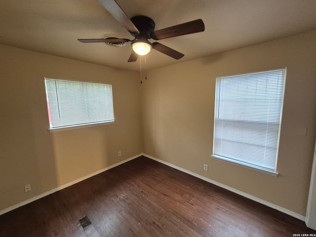 5211 CINDERELLA ST, Kirby, TX 78219