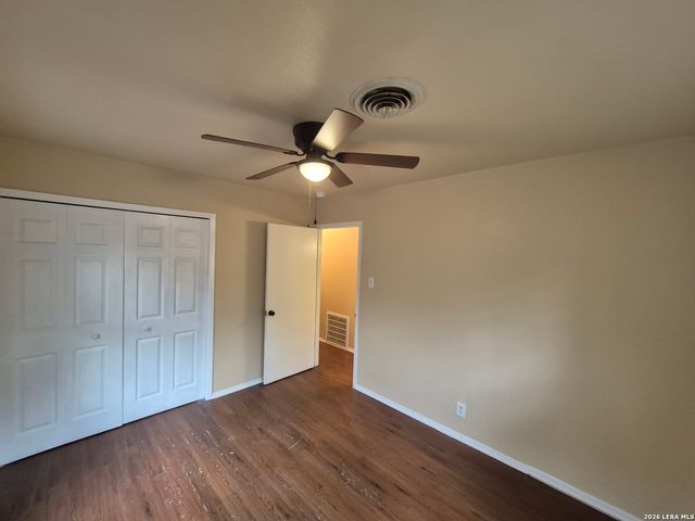 5211 CINDERELLA ST, Kirby, TX 78219